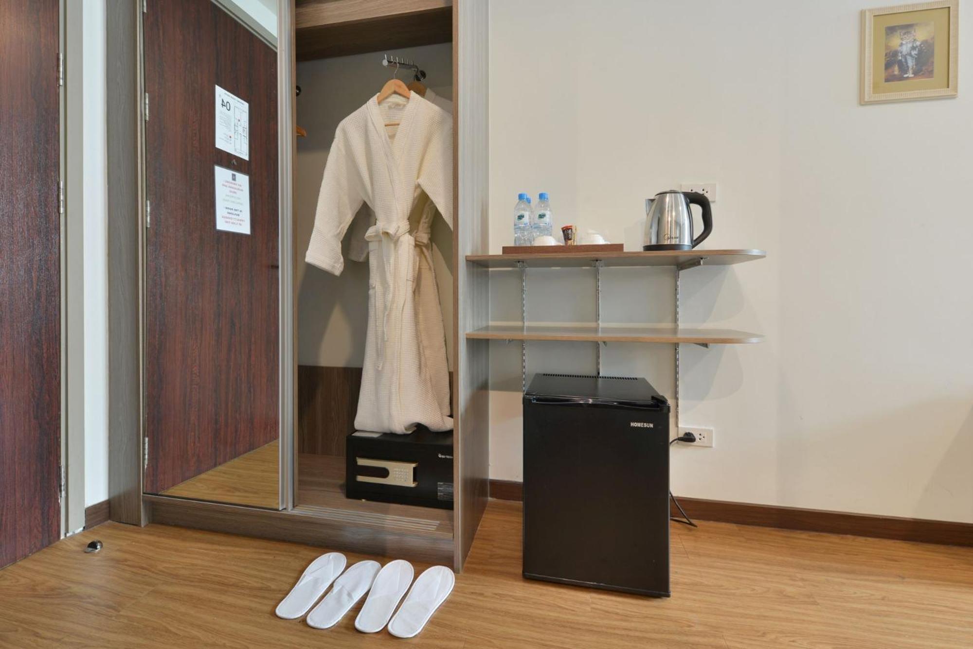 Bedever Boutique Bangkok Hotel - Bts Phra Khanong Exterior photo